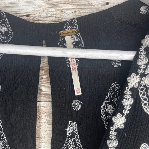 Free People XS Embroidered Boho Sleeveless Floral Blouse​​​ - Picture 9 of 13